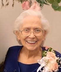 Sarah Savage's Instagram, Twitter & Facebook