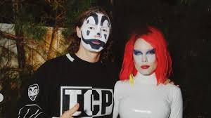 Эван питерс | мужчинам | evan peters | dior | джессика лэнг | дженнифер лоуренс | график работы | брат | таисса фармига | старшая сестра | сара полсон | опыт работы | амплуа | актер | молодые актеры | том хэнкс. Halsey And Evan Peters Are Instagram Official Following Halloween Party Pda Entertainment Tonight