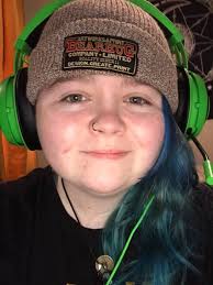 hey guys beans here! LIVE RN!! im a variety streamer from new zealand  father of 3 and a funny baked bean! Today we are back in the good ol mohave  for fallout