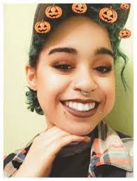 Isabelle Singleton's Instagram, Twitter & Facebook