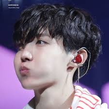 Bts Member Jhope Wearing Earrings BTS J-Hope Moon Earrings