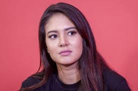She is an actress, known for tarot (2015), hunt for me and отряд фокстрот (2019). Banjir Ucapan Selamat Aurelie Moeremans Dan Ello Mau Nikah Matamata Com