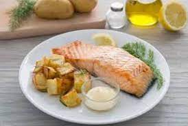 Schiacciare il tutto grossolanamente con una forchetta. Ricetta Salmone In Padella Con Patate Chef Per Una Notte 2020 2021