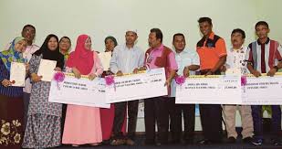 Masyarakat india di selangor yang berminat untuk menjadi usahawan, kerajaan negeri selangor telah membuka permohonan bagi satu program iaitu program pembangunan usahawan india selangor atau dalam bahasa tamilnya selangor inthiyar thozhil arvalar maiyam (sitham). Maju Bisnes Empat Tauke
