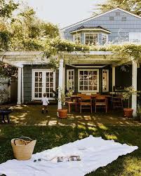 Pin By Camila Negron On Homes House Exterior House Styles Cozy House