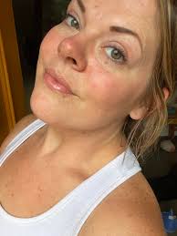 I love your lip gloss" Me: Thanks, it's crab Rangoon grease