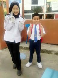 Jenis pakaian dinas pns di lingkungan pemerintah daerah kabupaten/kota meliputi pakaian seragam batik korps pegawai republik indonesia. Mak Guard Cantik Ini Curi Perhatian Ramai Mynewshub