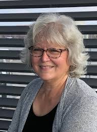 Lora Larson's Instagram, Twitter & Facebook