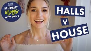 Professor Allison Pullen