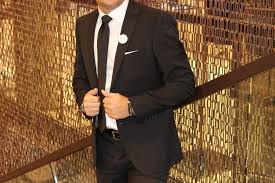 Anzüge im regular fit bieten dem träger viel komfort und beweglichkeit. How To Die Richtige Anzug Passform Finden Engelhorn Journal