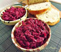 Spalati sfecla si o puneti la fiert in apa, cu coaja cu tot. Salata De Sfecla Rosie Cu Sos De Iaurt Lecturi Si Arome