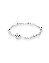 Pandora jewellery is sold in more than 100 countries on six continents through approximately 7,900 points of sale, including more than 2,100 concept stores. 590704 17 Armband Pandora Silver