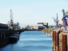 Ein hafen ist ein bereich an einer meeresküste oder am ufer eines flusslaufes, sees oder kanals, an dem schiffe anlegen können. Angelschein Neuss So Kriegst Du Den Fischereischein Garantiert