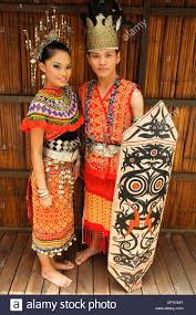 Pakaian wanita bidang wanita iban memakai kain sarung yang dipanggil bidang. Traditional Costume Culture Of Malaysia