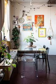 A neutral space that you can decorate with memorabilia from the '50s to the early 2000s works well. Early 2000s Interior Design Trends Novocom Top