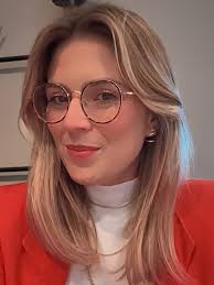 Um look Betty Dutton de Yellowstone com meu macaquinho de academia! Comente  quero para receber links da saia e macaquinho 😎 . . . #lookdodia #lookreal  #lookdemae #lookpostreino #estilo #moda #fashion #yellowstone #