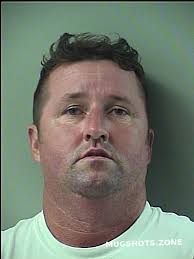 Robert Gomillion's Instagram, Twitter & Facebook