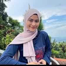 Anak penjual pempek keliling jadi manager (2018) sebagai dita. Intip Pesona Dan Perjalanan Karier Betari Ayu Galajabar Halaman 2