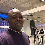 Dexter Shelton's Instagram, Twitter & Facebook