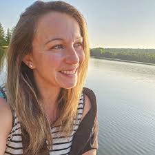 Jai emménager a ste-sophie cette été et maintenant je me cherche une bonne  technicienne en pose d'ongle. Avez vous des références? Pas trop loin de la  158 si possible Merci