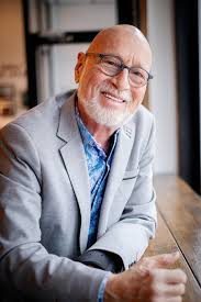 Patrick Norman souligne ses 50 ans de carrière en s'offrant un grand cadeau 