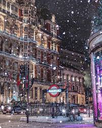 Within easy reach from london are the beautiful and historic towns of bath and oxford, the soaring cathedral at canterbury, and the castles of leeds and warwick. Beautiful Snowy London England London England London Snow London Christmas