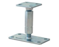 De forme carrée, il mesure 7x7 cm et convient pour poser des poteaux carrés en bois. Eurotec Le Specialiste De La Technique De Fixation Eurotec