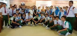 Smk chung hua terletak di kawasan bandar dan mempunyai bilangan guru sebanyak 43 orang dan bilangan murid sebanyak 496 orang. Lau King Howe Hospital Memorial Museum Sibu Sarawak Malaysia
