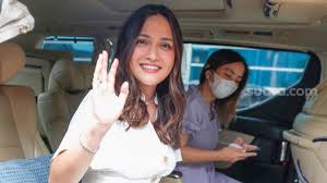 Nyimas shandy aulia (lahir di jakarta, 23 juni 1987), atau biasa dipanggil shandy, adalah seorang aktris indonesia. Profil Shandy Aulia Heboh Dituding Sebagai Artis Telat Bayar Utang