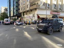 Diyarbakır'da trafo bomba gibi patladı. Son Dakika Haber Diyarbakir Da Husumetli Aileler Arasinda Adliye Cikisi Kavga 5 Yarali 10 Gozalti Son Dakika