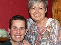 Ellen Mccallion's Instagram, Twitter & Facebook