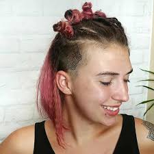 Short hair with layers offers great opportunities for experimenting with highlighting. 8 Awesome 90s Short Hairstyles For Women Hairstylecamp