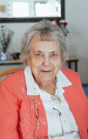 Helen Rodgers's Instagram, Twitter & Facebook