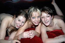 Jessica loveitt and maisie dee 5:12. Ukpornparty Com British Gangbang Sex Party With Maisie Dee Maturekingdom Com