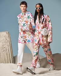 She is currently 27 years old. Versace Life S A Beach Tresor De La Mer Printed Facebook