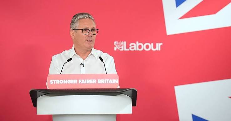 Starmer promete devolver al Reino Unido «al corazón de Europa» en un intento de frenar la crisis que amenaza su liderazgo
