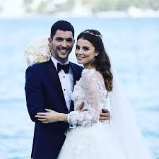 Saadet ezgi eyüboğlu (born 15 june 1988) is a turkish actress. Ezgi Eyuboglu Ve Kaan Yildirim Photos Facebook