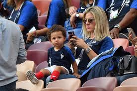 Les frais de scolarité dans un établissement public en france sont faibles. Epingle Sur Femme De Joueurs De L Equipe De France De Foot