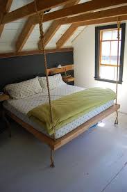 Lit Suspendu Ou L Originalite Design Dans Notre Chambre Idee Deco Lit Lit Suspendu Deco Lit