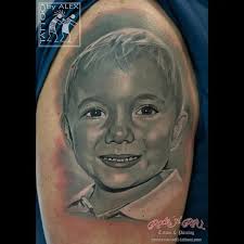 Tattoo artist Al Minz