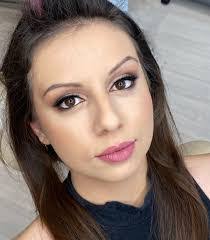 Kelly Hentges's Instagram, Twitter & Facebook