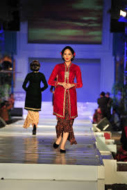 Menyambut 25 tahun berkarya, anne avantie menampilkan kebaya tak biasa. Anne Avantie Gallery Kebaya Anne Avantie Renda Kebaya Baju Pengantin Foto Perkawinan