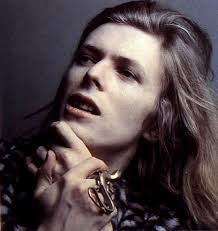 David Bowie With Long Hair Jackie Cockburn Michelle Finning Yeah What I Just Pinned I Take It Back Haha David Bowie Bowie David Jones