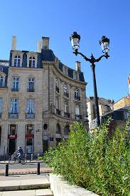 Dans le quartier des capucins, venez visiter cet immeuble pierre composé de 4 lots. Immeuble A Bordeaux Pa00083393 Monumentum