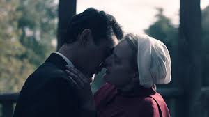 Элизабет мосс, ивонн страховски, джозеф файнс и др. The Handmaid S Tale Has A Toxic Shipping Problem The Mary Sue