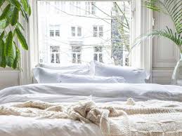 So wird nämlich die feuchtigkeit, die sie nachts ausgedünstet haben, schön eingeschlossen und die milben im bett fühlen sich in einer art saunaparadies. Warum Wir Das Bett Nicht Machen Sollten Yumeko