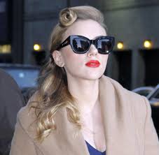 Scarlett fue entrevistada ayer en el late show de david letterman (con un precioso vestido de proenza schouler) y fue una entrevista de lo más graciosa, como siempre en el programa! Rechtsstreit Scarlett Johansson Gewinnt Gegen Bestsellerautor Welt