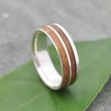 Kentucky Bourbon Barrel Wood Ring Un Lado Asi Whiskey Barrel Etsy Wood Wedding Band Barrel Rings Wood Wedding Ring