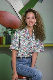 The Most Iconic Curly Hairstyles Ever 80s And 90s Fashion Throwback Outfits 1980s Fashion