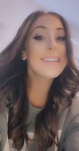 Melanie Gross's Instagram, Twitter & Facebook